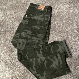 Levi 20w 711 skinny camouflage pants like new
